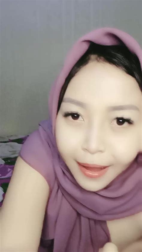50 Viral Video on Social Media in 2025 Indo Mamah Muda Jilbab Cantik Hot Omek Iclik New